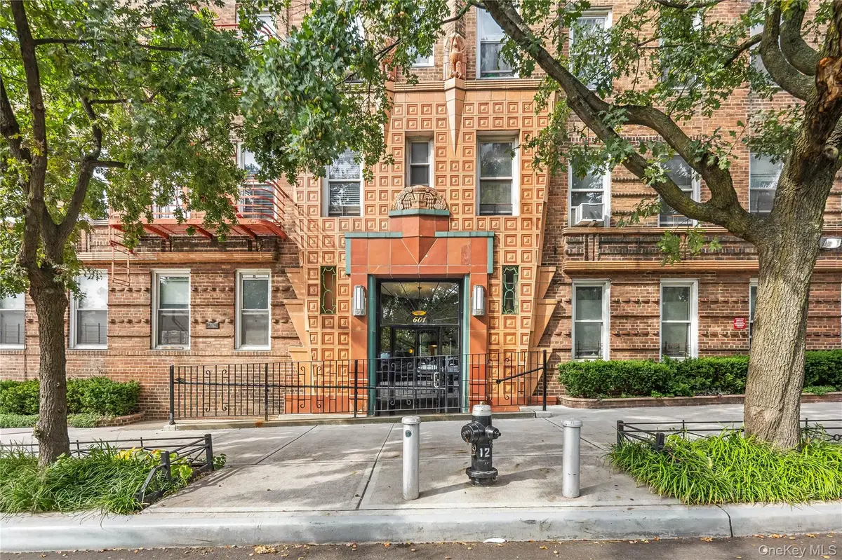 601 Pelham Parkway North #305, Bronx, NY 10467 - Image #1