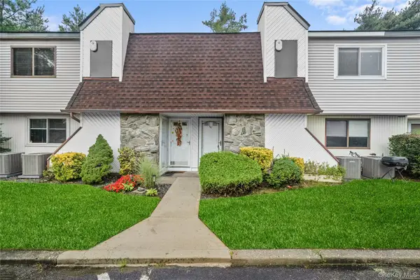 10 Point Circle S #10, Coram, NY 11727