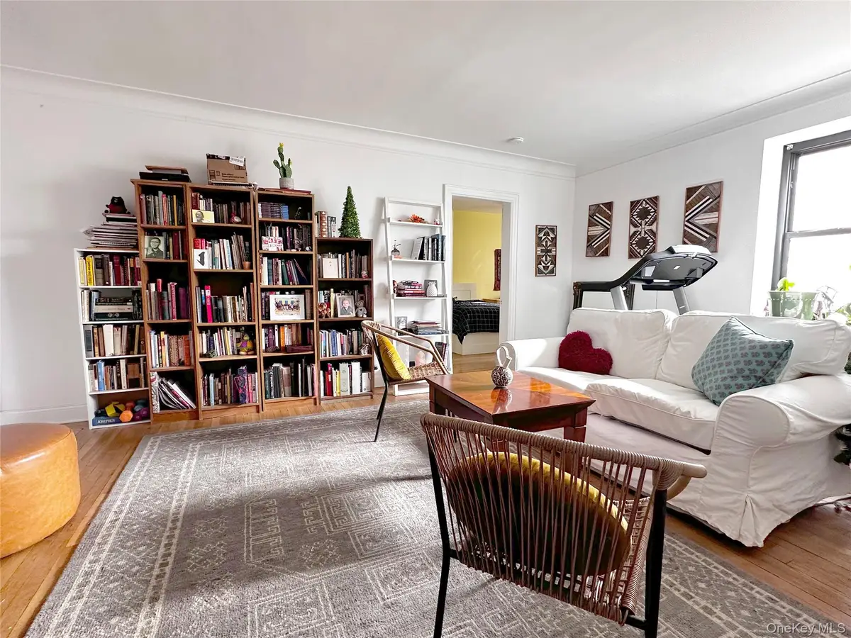 17 N Chatsworth Avenue #2DE, Larchmont, NY 10538 - Image #1