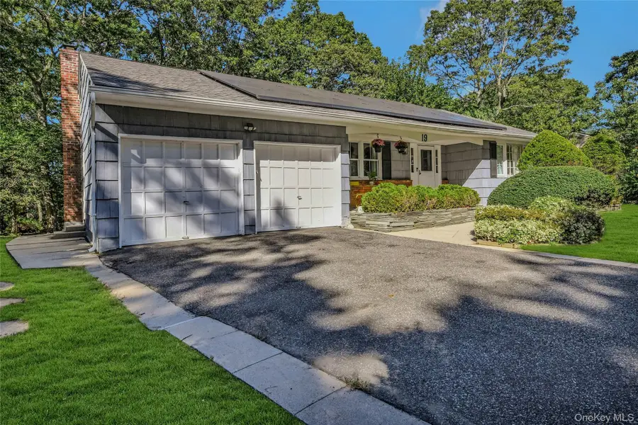 19 Fox Road, East Setauket, NY 11733 - Image #3