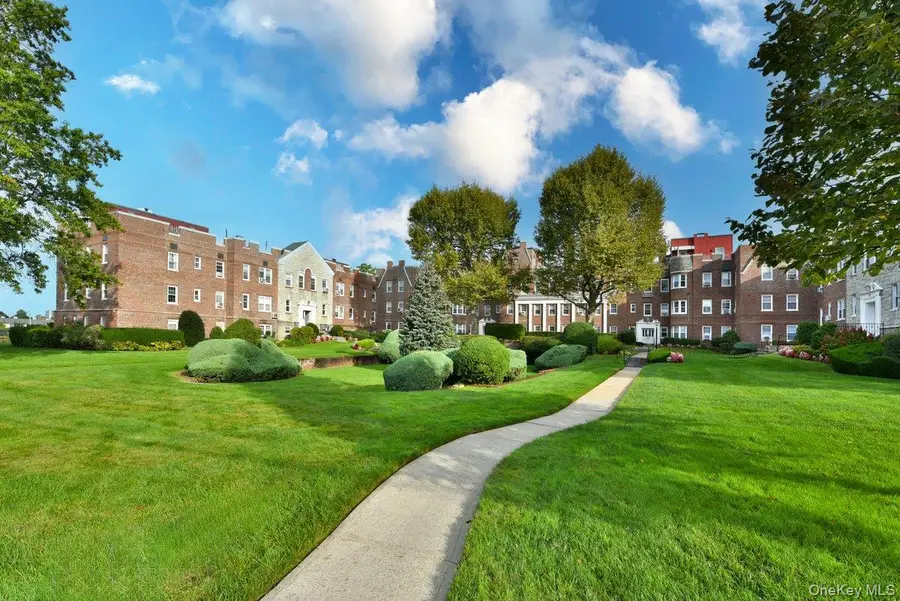 106 S Village Avenue #1D, Rockville Centre, NY 11572 - Image #2