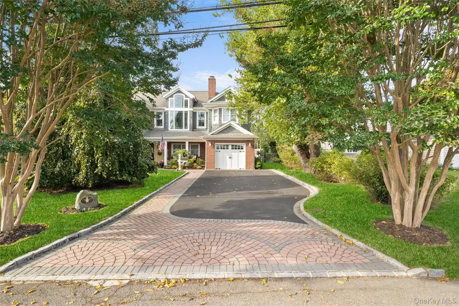 33 Robbins Avenue, Babylon, NY 11702 - Image #2