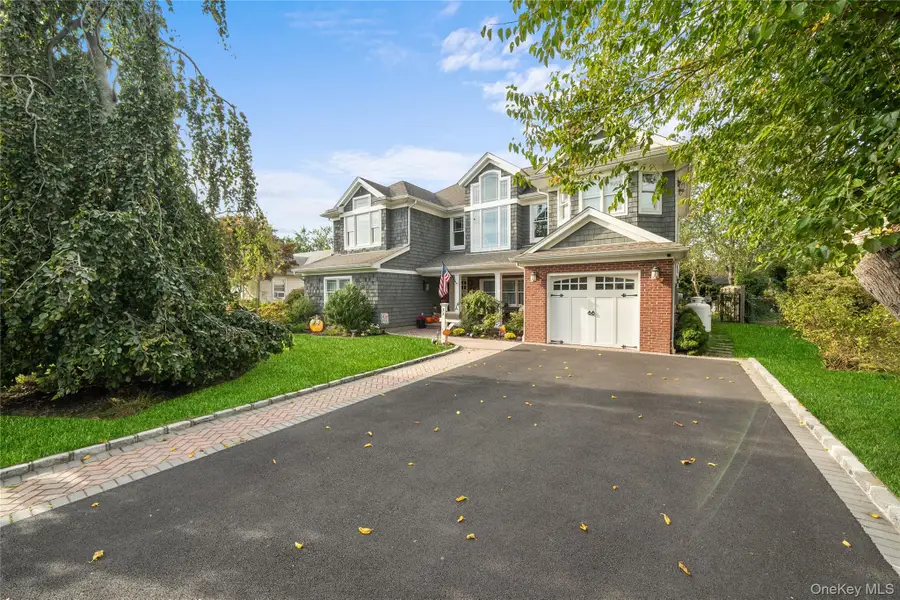 33 Robbins Avenue, Babylon, NY 11702 - Image #3