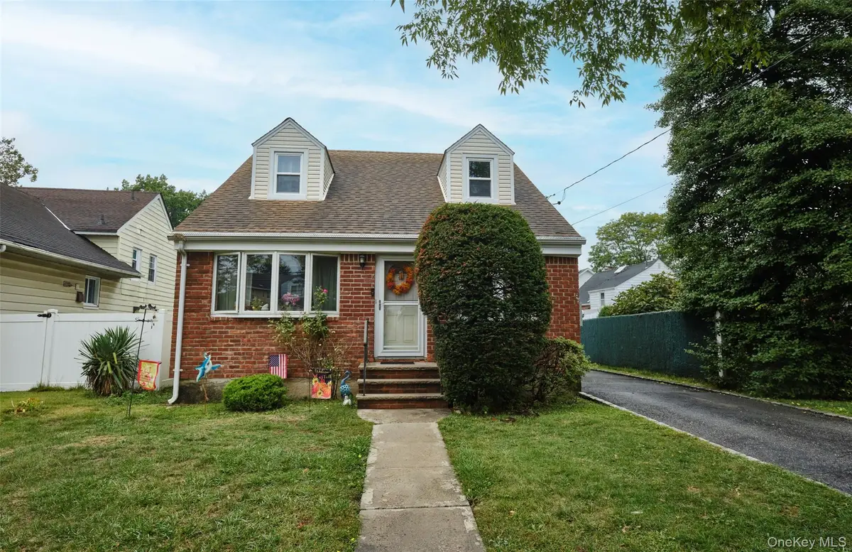 911 Covert Avenue, New Hyde Park, NY 11040 - Image #1