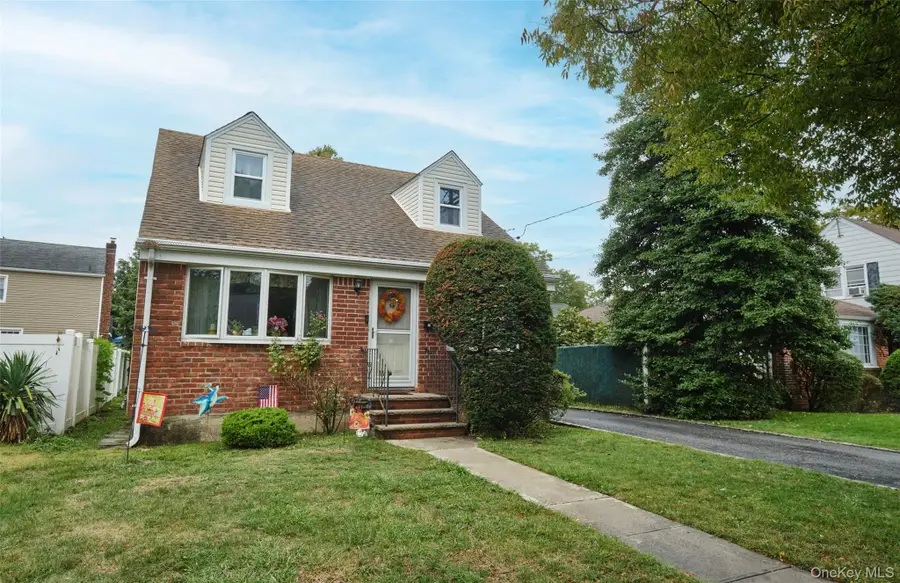 911 Covert Avenue, New Hyde Park, NY 11040 - Image #2