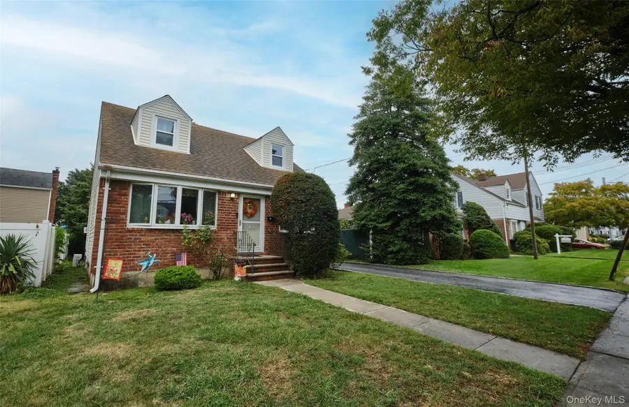 911 Covert Avenue, New Hyde Park, NY 11040 - Image #3