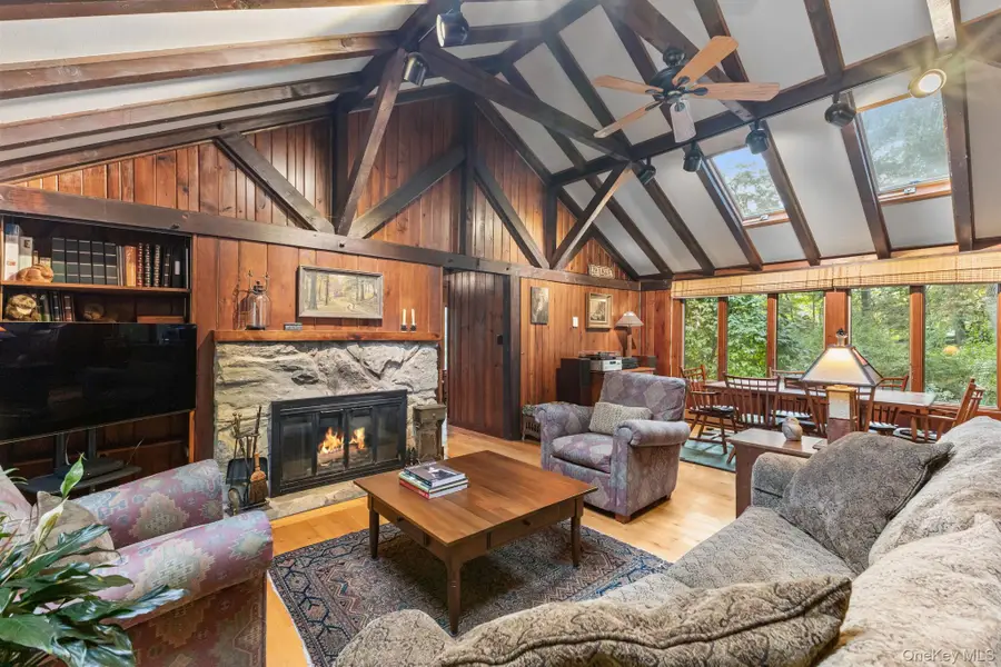 31 Barrett Circle Court, Carmel, NY 10512 - Image #2