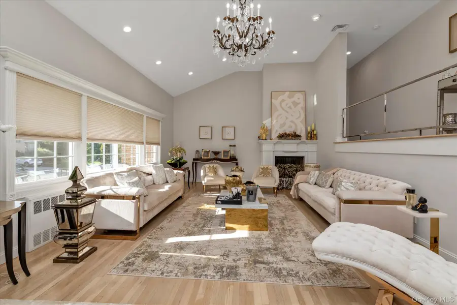 47 Pinewood Road, Roslyn, NY 11576 - Image #2