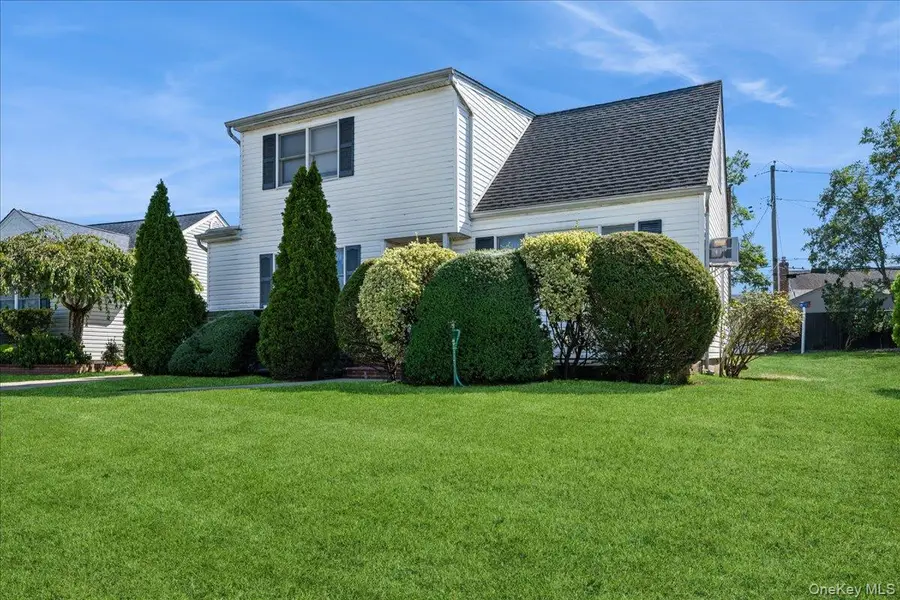 2846 Walter Road, Wantagh, NY 11793 - Image #2