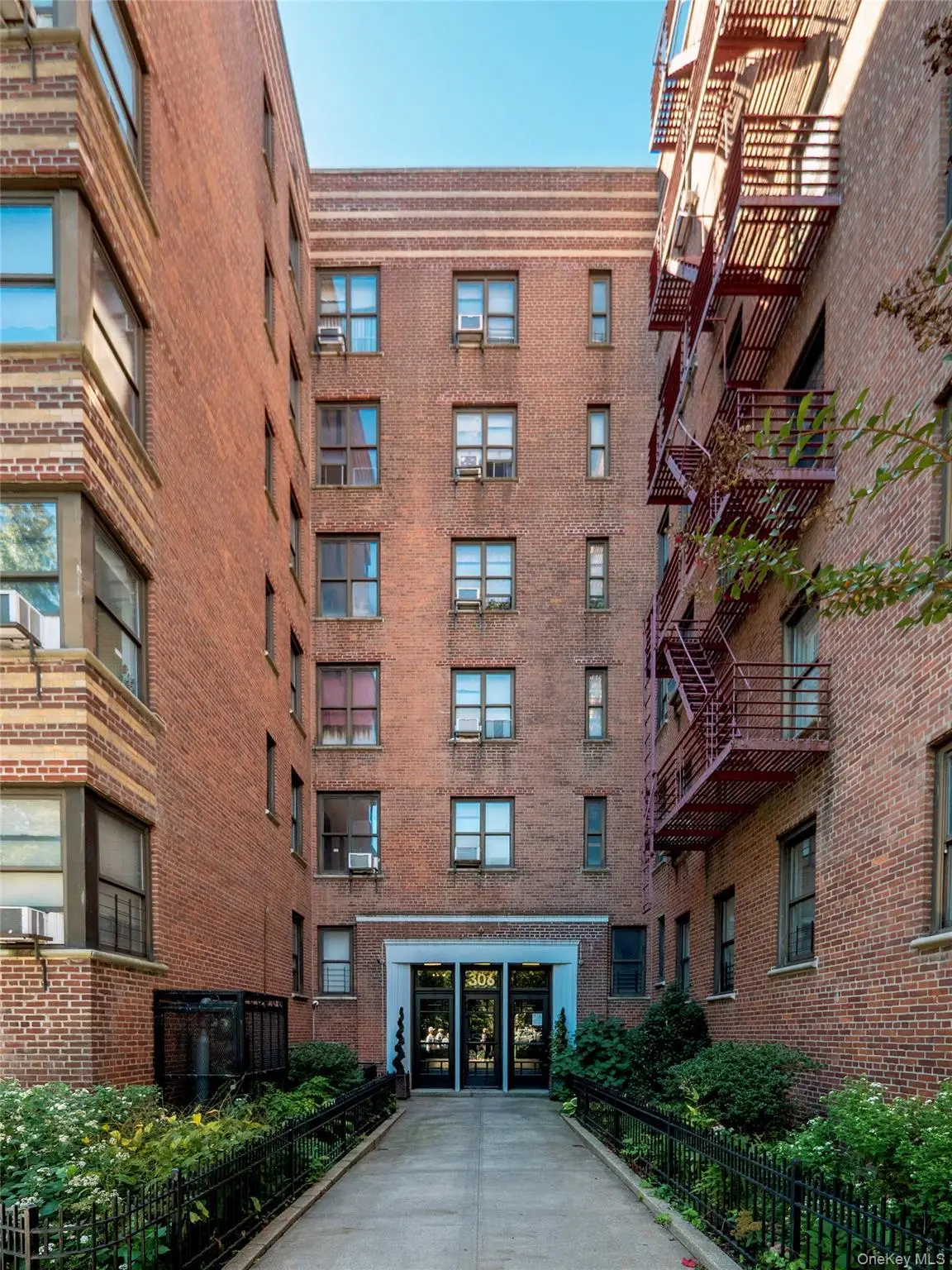 306 E Mosholu Parkway S #3K, Bronx, NY 10458 - Image #1