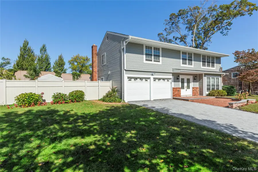 44 Apple Tree Drive, Hauppauge, NY 11788 - Image #2