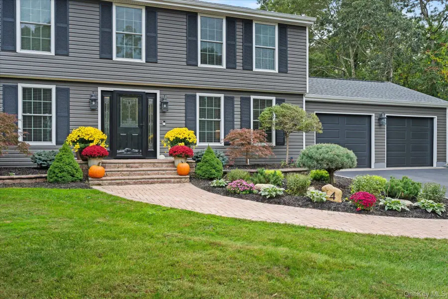 4 Foreston Circle, Manorville, NY 11949 - Image #2