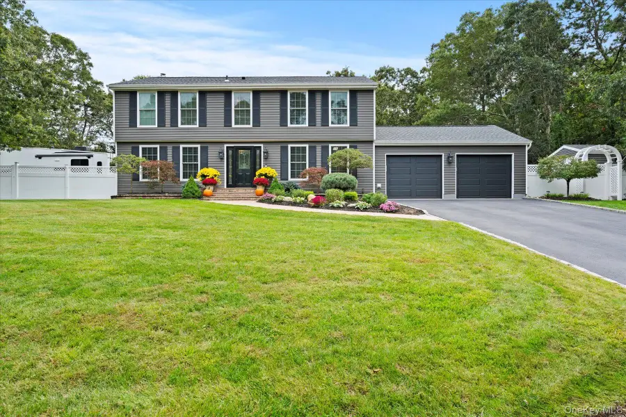 4 Foreston Circle, Manorville, NY 11949 - Image #3