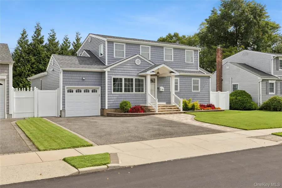 14 Hollyberry Road, Plainview, NY 11803 - Image #2