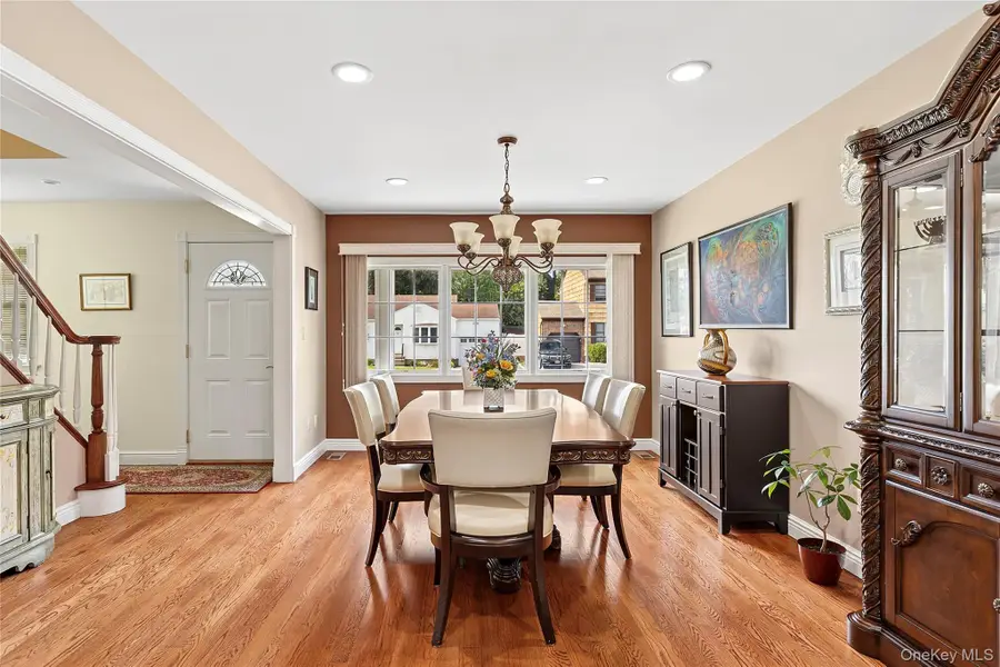 14 Hollyberry Road, Plainview, NY 11803 - Image #3