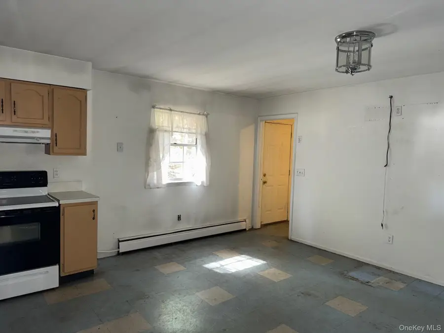 96 Norfleet Lane, Coram, NY 11727 - Image #3