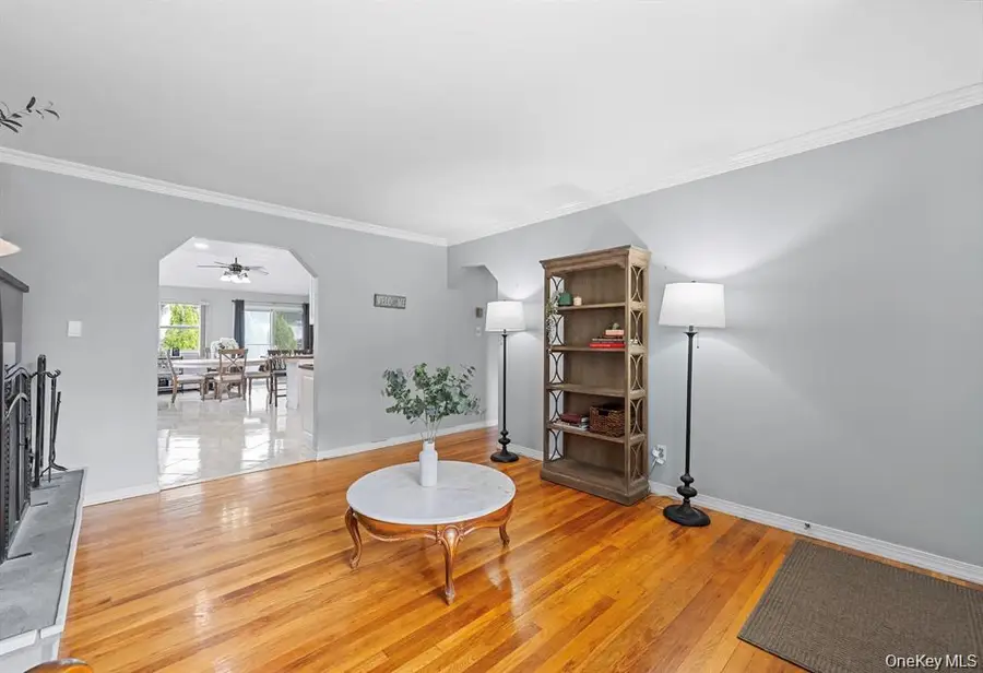 111 Cedar Oaks Avenue, Farmingville, NY 11738 - Image #2