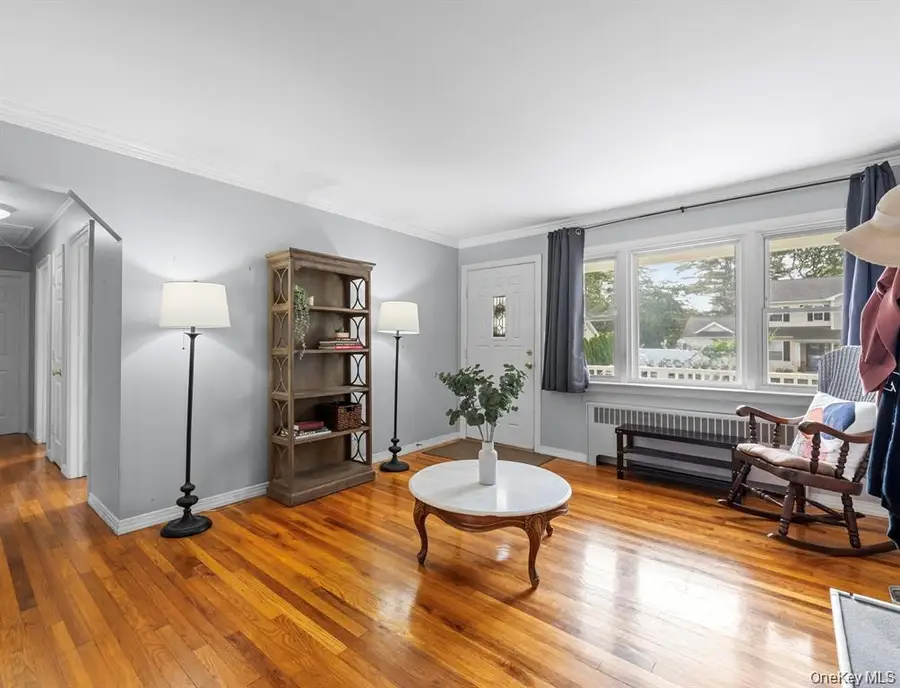 111 Cedar Oaks Avenue, Farmingville, NY 11738 - Image #3