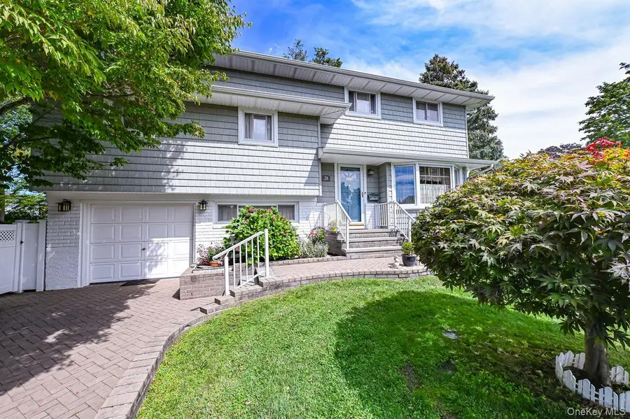 28 Halcourt Drive, Plainview, NY 11803 - Image #2