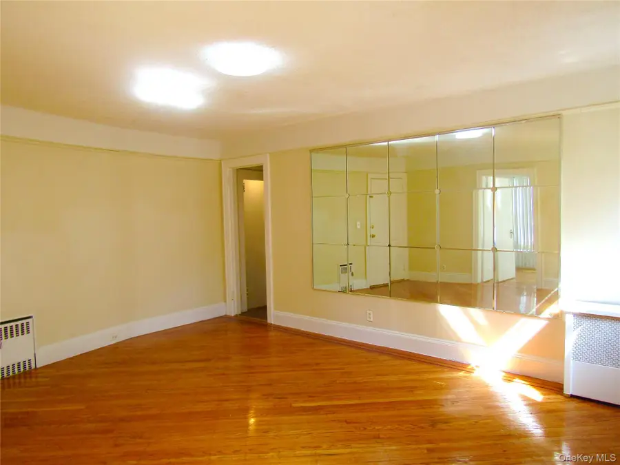 10411 200th Street, Saint Albans, NY 11412 - Image #3