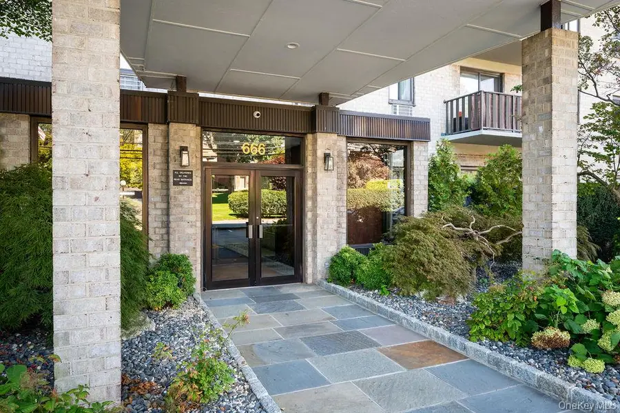 666 Pelham Road #4J, New Rochelle, NY 10805 - Image #2