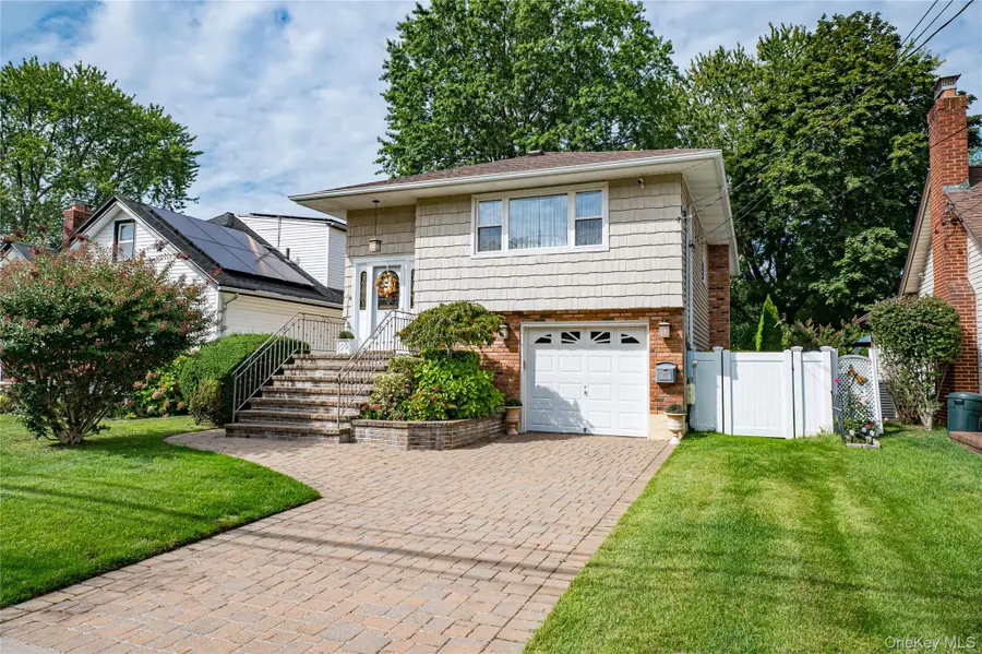 35 Roosevelt Avenue, Malverne, NY 11565 - Image #2