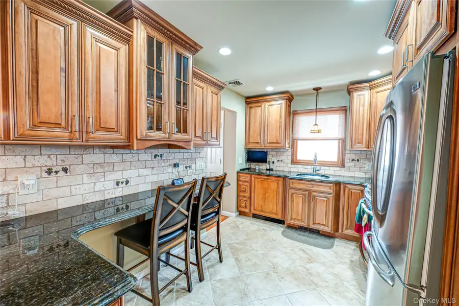 35 Roosevelt Avenue, Malverne, NY 11565 - Image #3