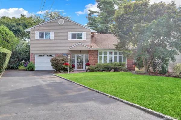 64 South Street, East Hills, NY 11577