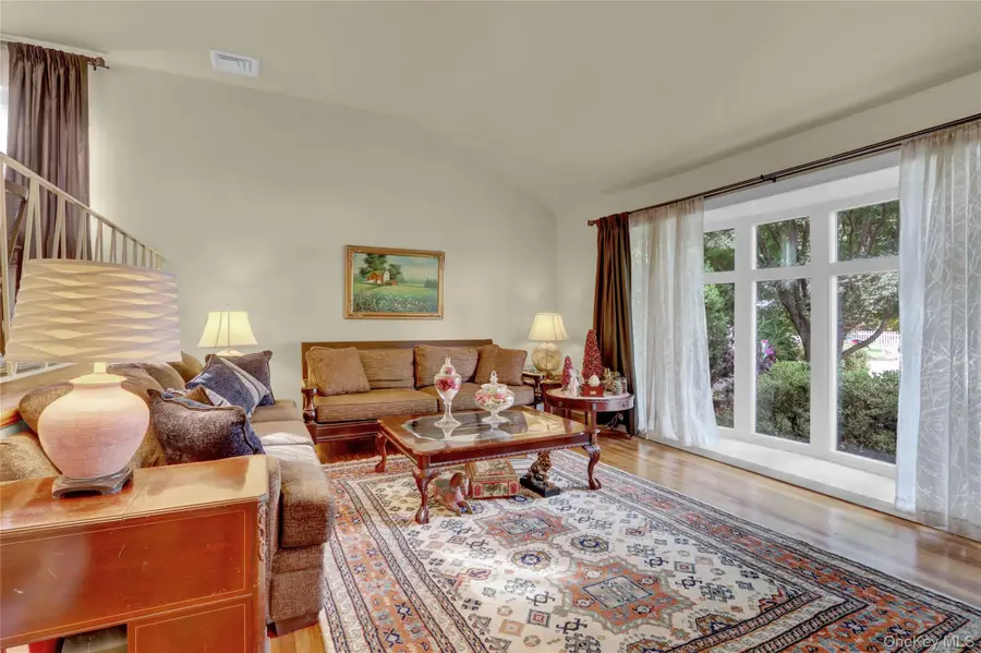 64 South Street, East Hills, NY 11577 - Image #3