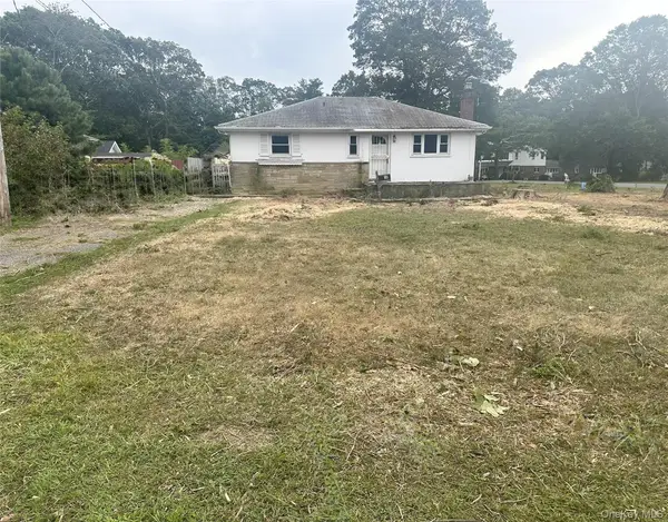 18 Merrick Road, Shirley, NY 11967