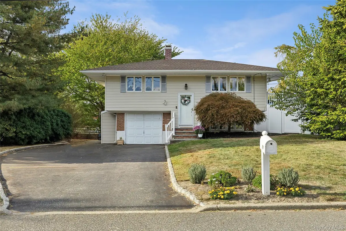 19 Partridge Lane, East Setauket, NY 11733 - Image #1