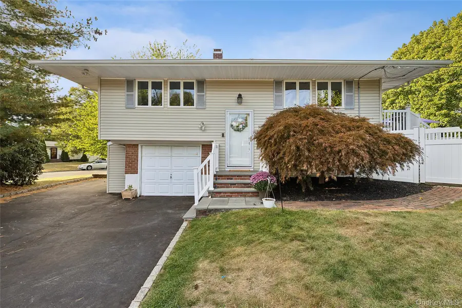 19 Partridge Lane, East Setauket, NY 11733 - Image #2