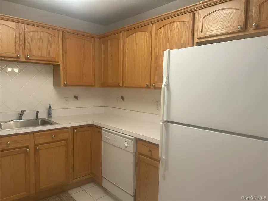 1082 Savoy Drive, Melville, NY 11747 - Image #3