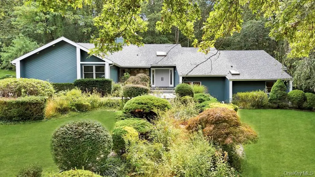 9 Brothers Court, Dix Hills, NY 11746 - Image #1