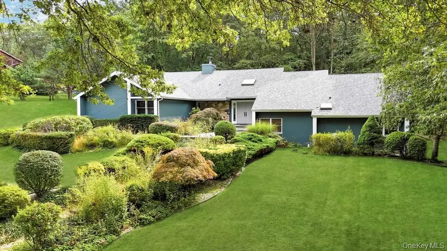 9 Brothers Court, Dix Hills, NY 11746 - Image #2