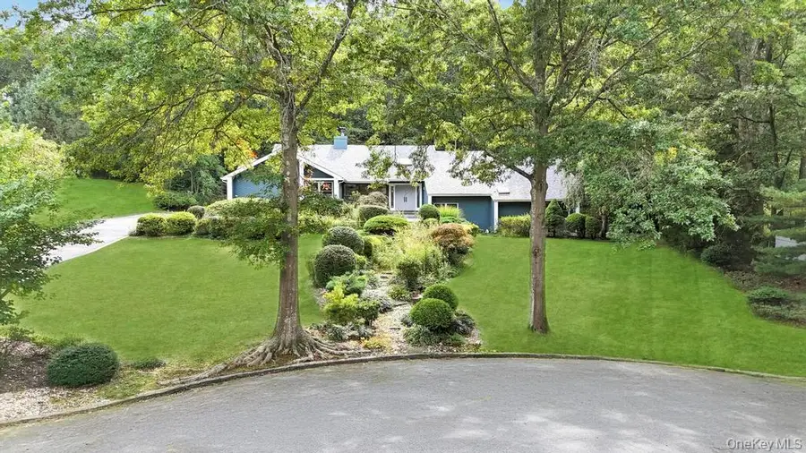 9 Brothers Court, Dix Hills, NY 11746 - Image #3