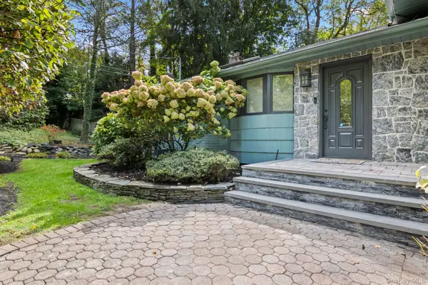 17 Bluebird Lane, Huntington, NY 11743