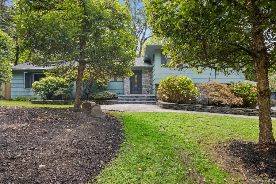 17 Bluebird Lane, Huntington, NY 11743 - Image #2