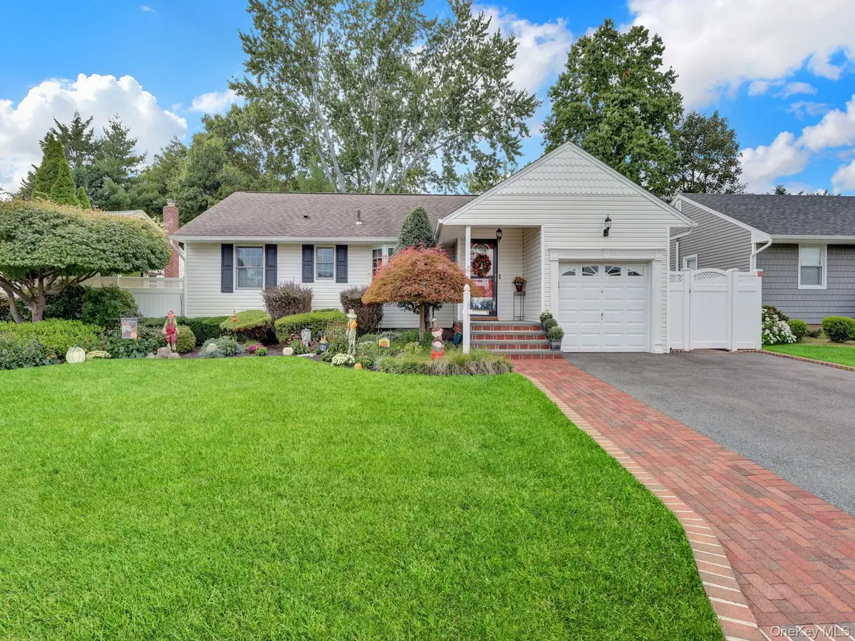 34 Scholl Drive, Farmingdale, NY 11735 - Image #1