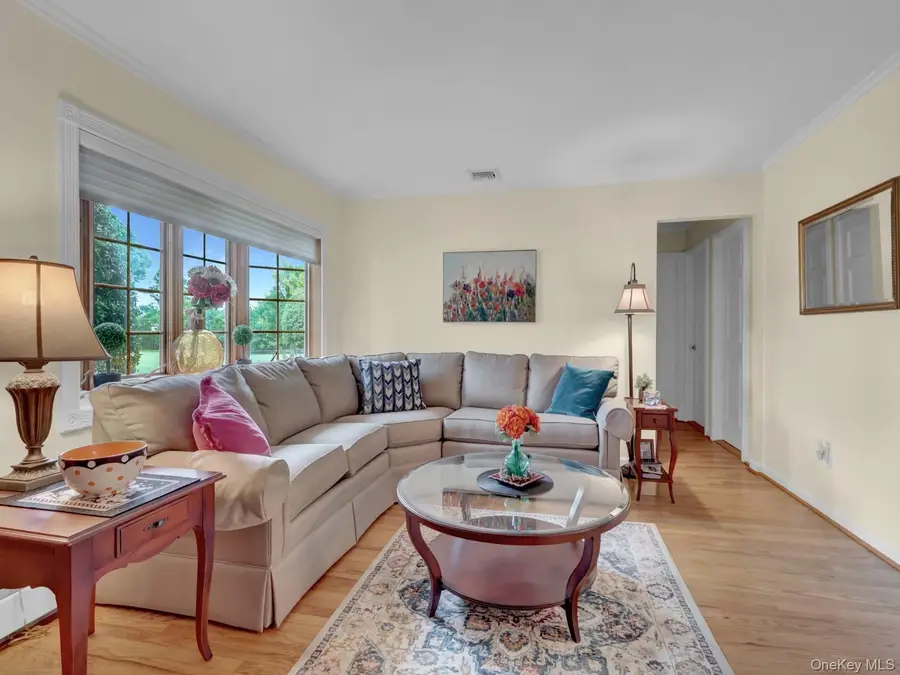 34 Scholl Drive, Farmingdale, NY 11735 - Image #3