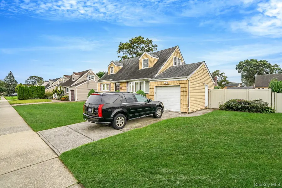 166 N Oak Street, Massapequa, NY 11758 - Image #3