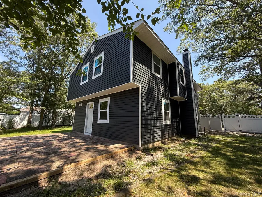 64 Chestnut Street, Coram, NY 11727 - Image #3