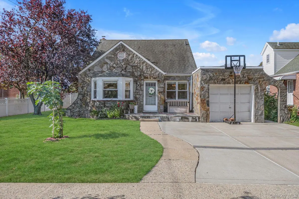 5 Avon Road, New Hyde Park, NY 11040 - Image #1