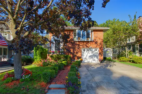 67 Fernwood Terrace, Garden City, NY 11530