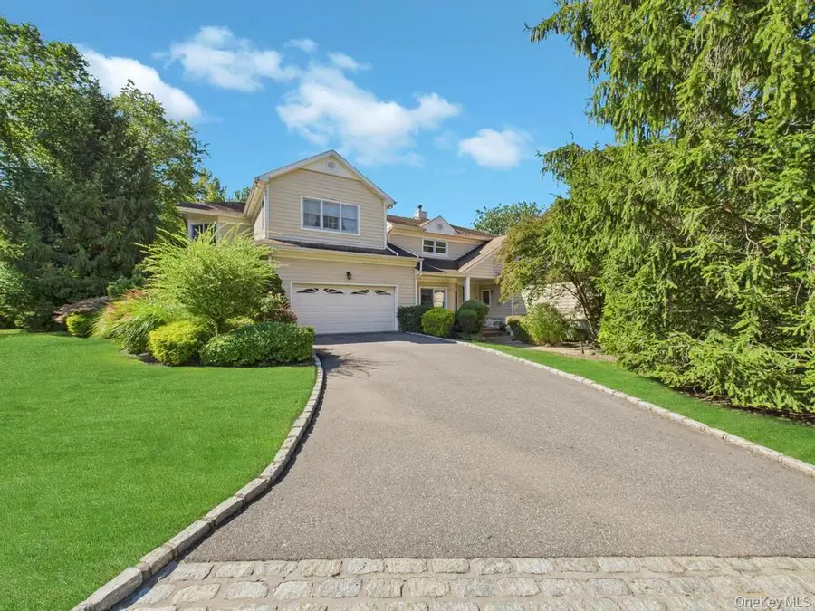 428 Toftree Court, Roslyn, NY 11576 - Image #2