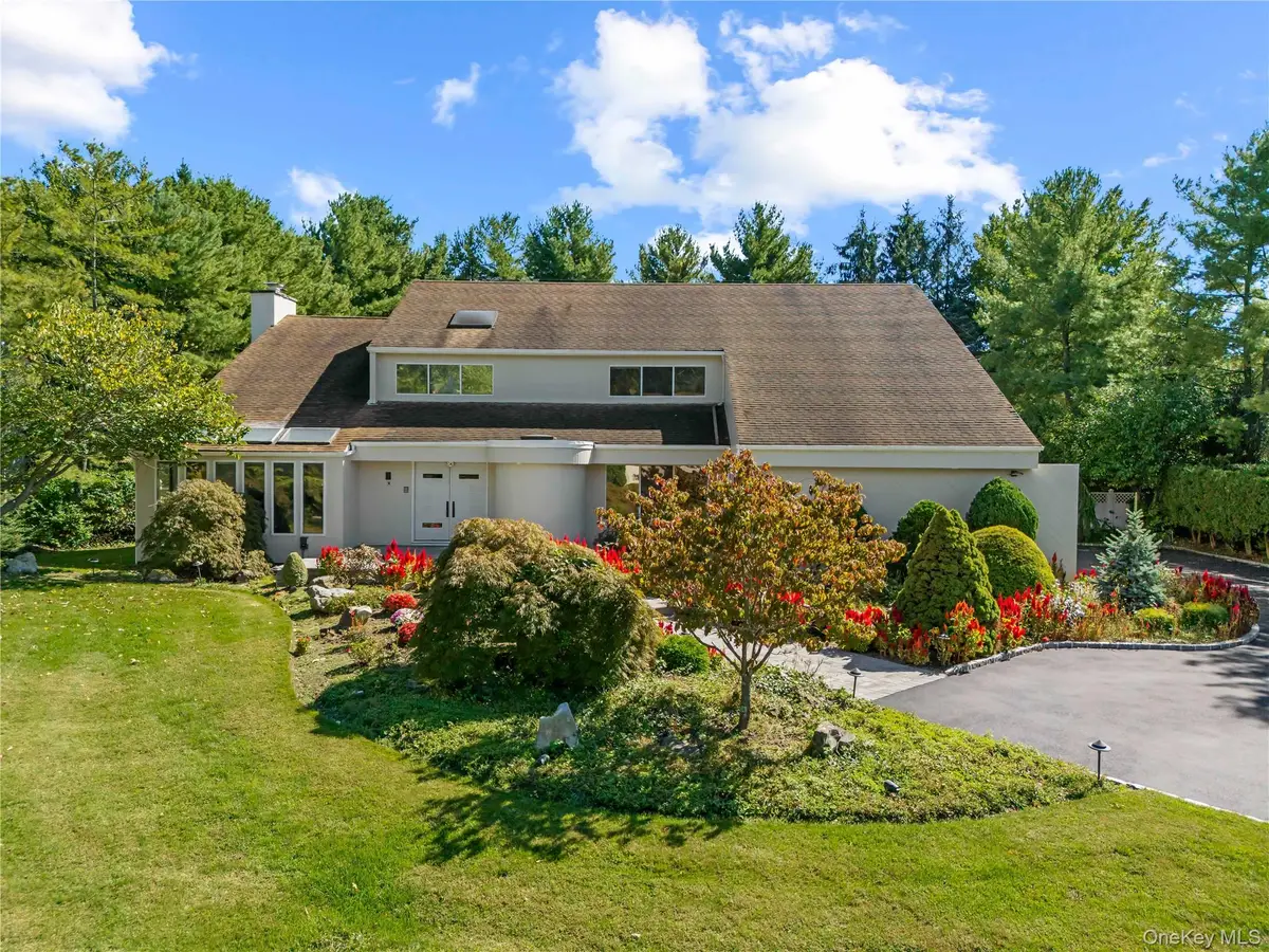 6 Clearmeadow Lane, Woodbury, NY 11797 - Image #1