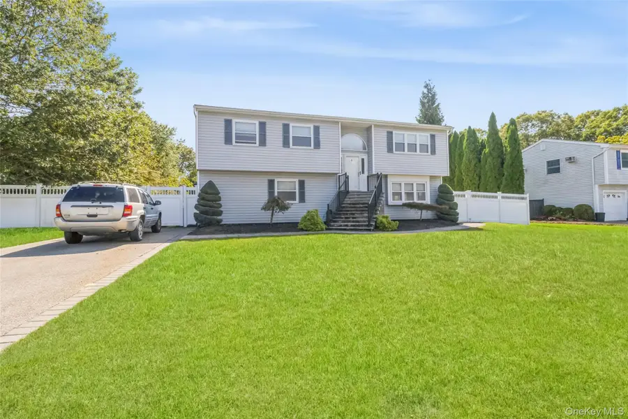 4 Monarch Avenue, Selden, NY 11784 - Image #2