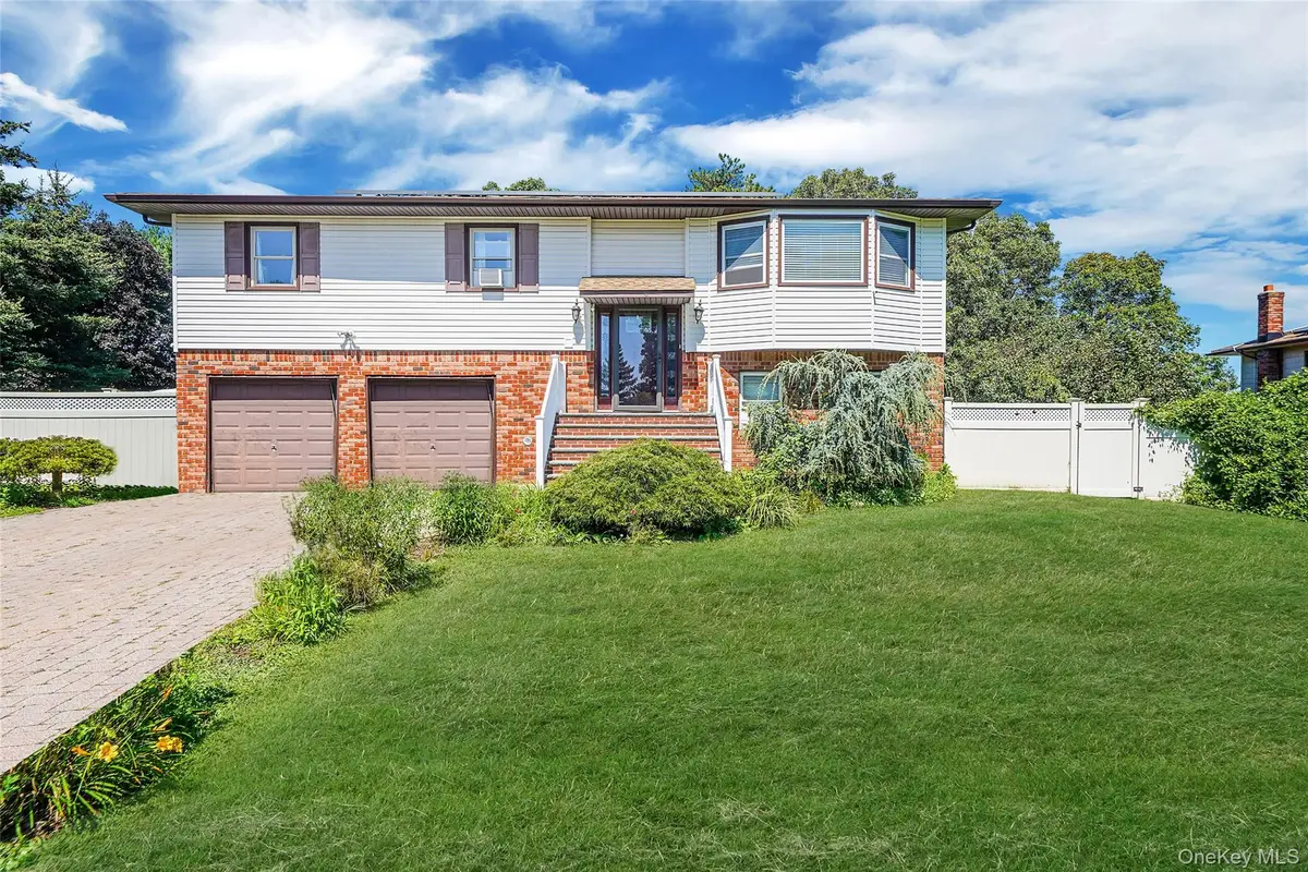 5 Hermart Lane, Ronkonkoma, NY 11779 - Image #1