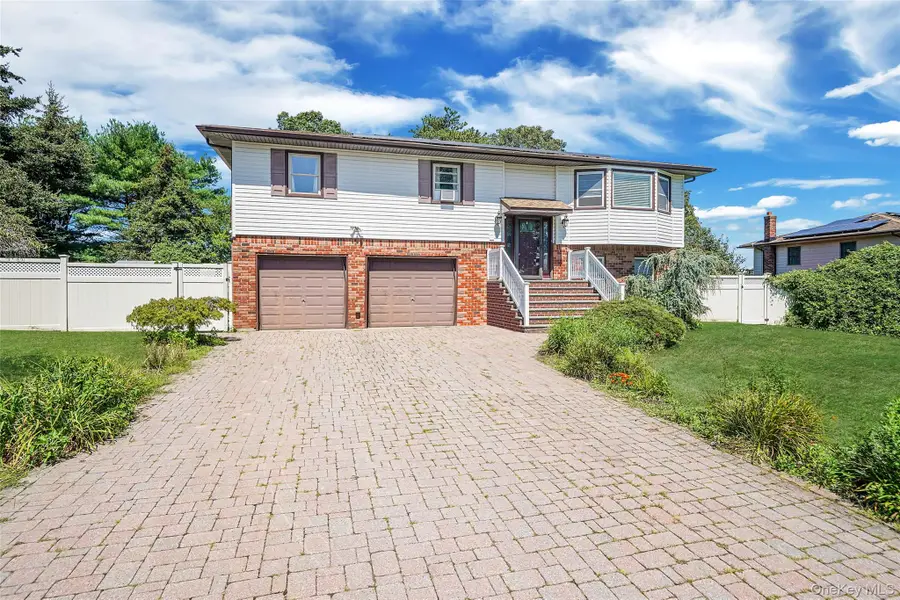 5 Hermart Lane, Ronkonkoma, NY 11779 - Image #2