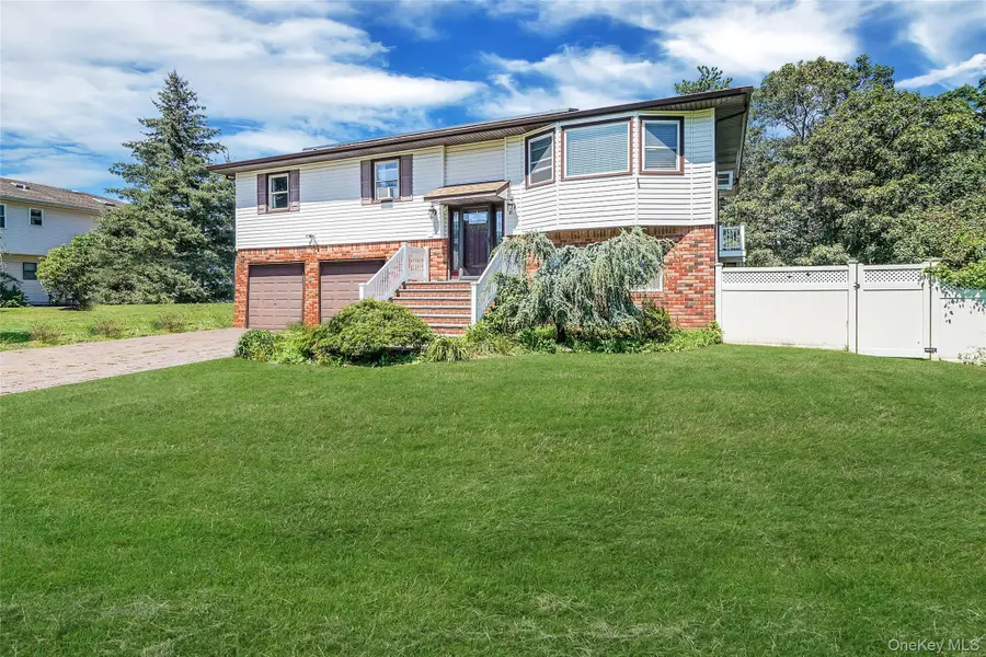 5 Hermart Lane, Ronkonkoma, NY 11779 - Image #3